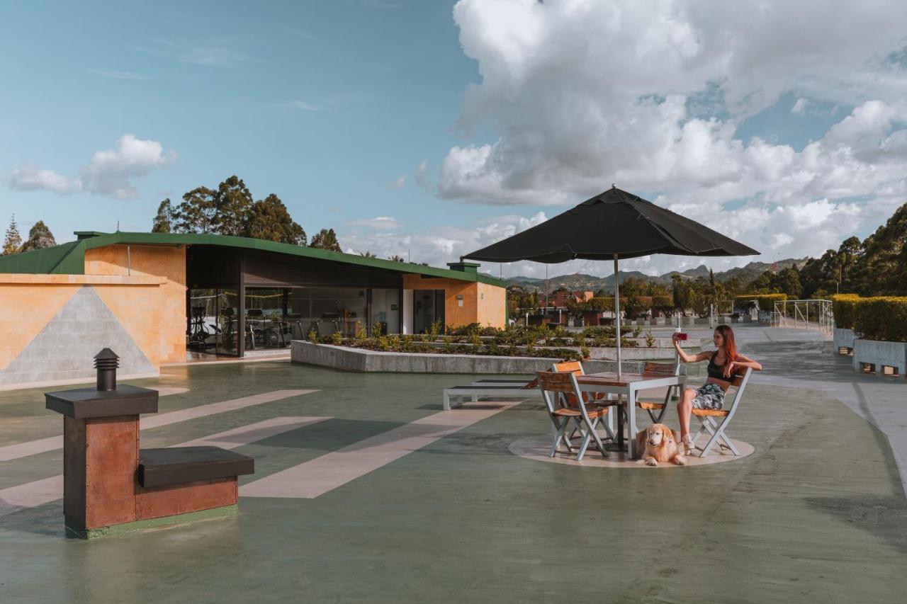 Travelers Rio Verde Living Suites Rionegro Kültér fotó